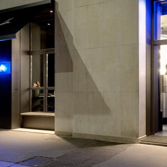 Carlo e Camilla in Duomo: atmosfere underground per il nuovo ristorante di Cracco a Milano