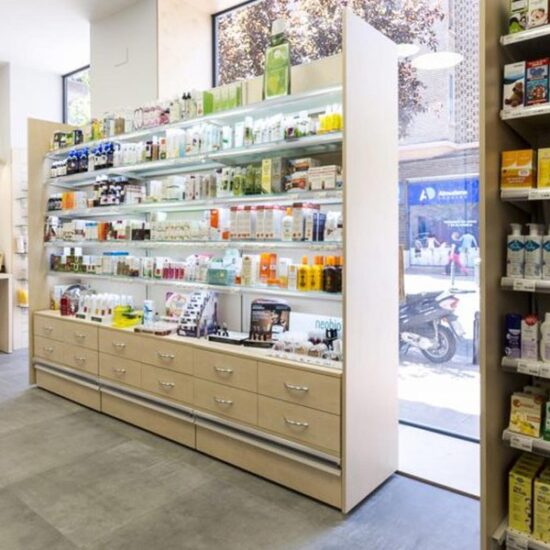 Gres effetto cemento per la ristrutturazione di un’erboristeria a Saragozza