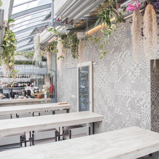 Le Serre dei Giardini Margherita diventano il nuovo hub metropolitano. Un bel recupero urbanistico nel cuore di Bologna.