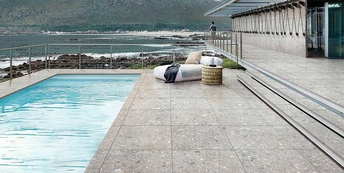 Rivestire un terrazzo in gres porcellanato effetto pietra