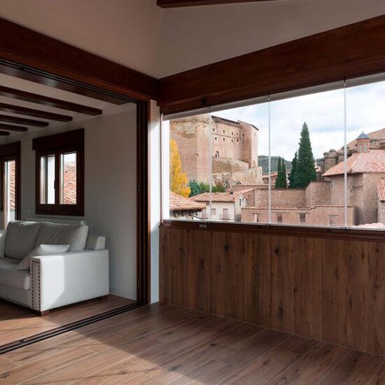 In un borgo storico. Tra il castello e il frutteto