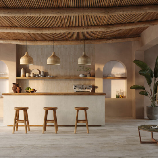Cucina moderna con pavimento in gres porcellanato beige chiaro, effetto venato e superficie lucida.